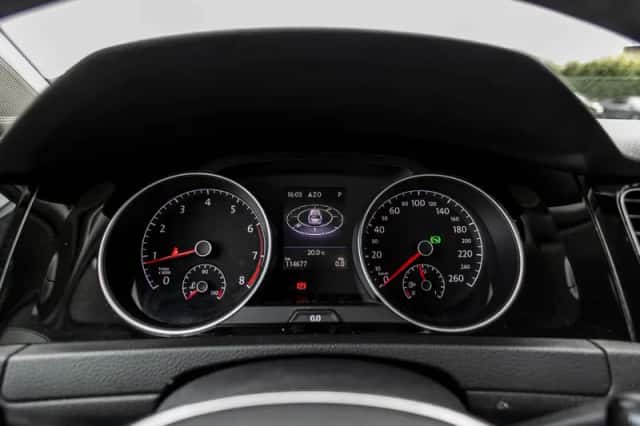 Volkswagen Golf (2015) thumbnail 45