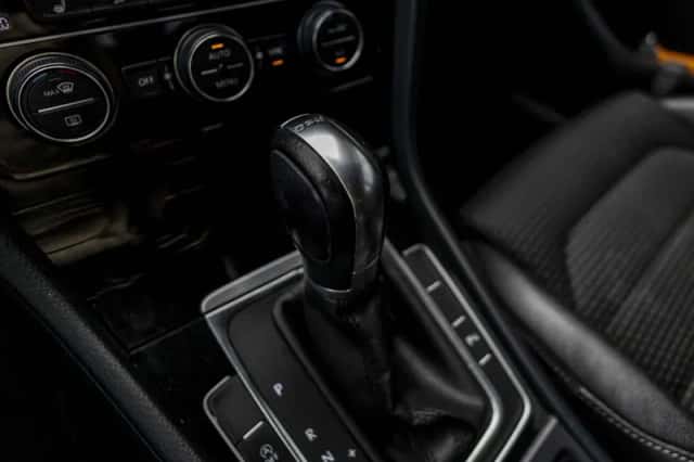 Volkswagen Golf (2015) thumbnail 59