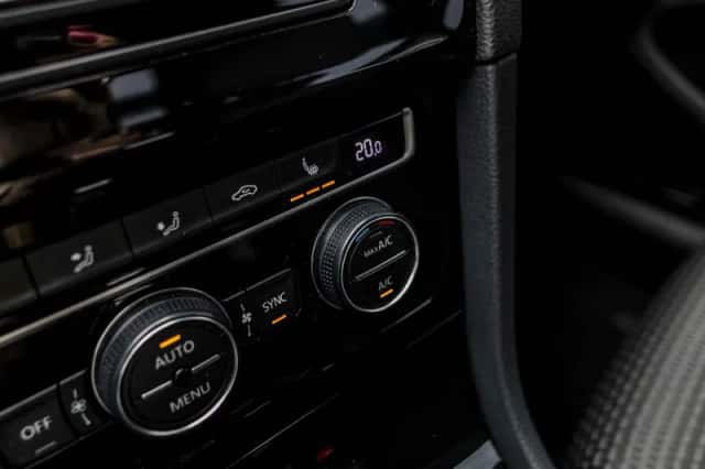 Volkswagen Golf (2015) thumbnail 60