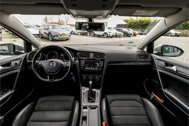 Volkswagen Golf (2015) thumbnail 7