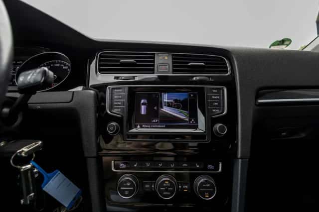 Volkswagen Golf (2015) thumbnail 61