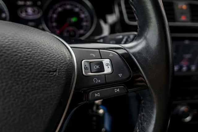 Volkswagen Golf (2015) thumbnail 68