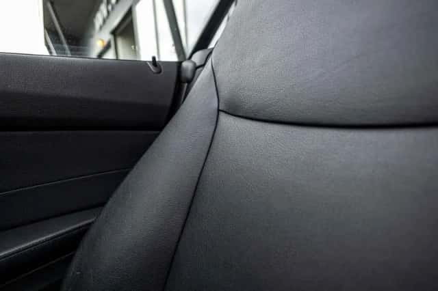 BMW Z4 (2011) thumbnail 11