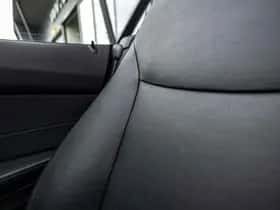 BMW Z4 (2011) thumbnail 11