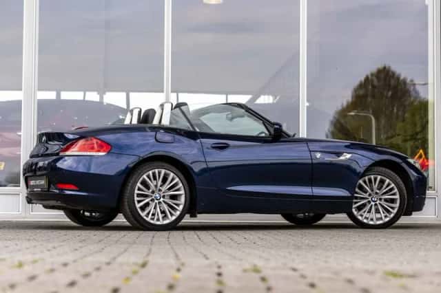 BMW Z4 (2011) thumbnail 3