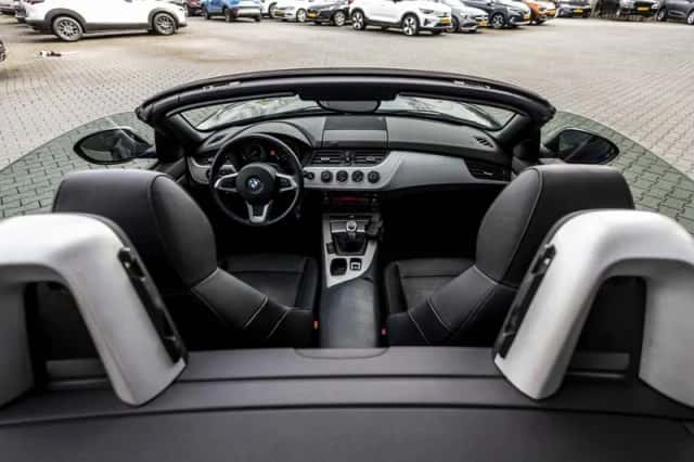 BMW Z4 (2011) thumbnail 21