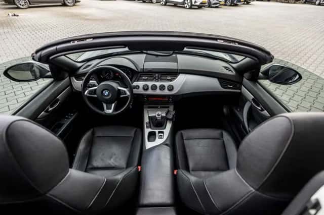 BMW Z4 (2011) thumbnail 22