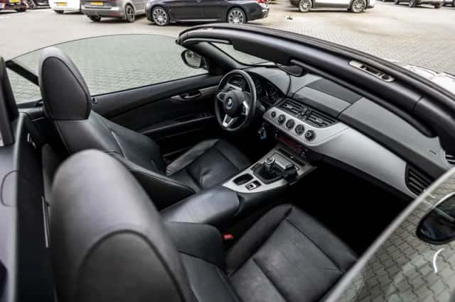 BMW Z4 (2011) thumbnail 23