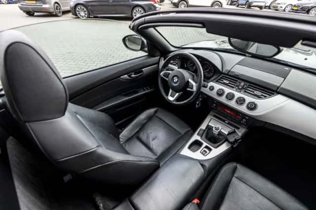BMW Z4 (2011) thumbnail 24