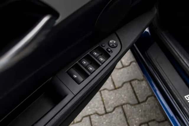 BMW Z4 (2011) thumbnail 25