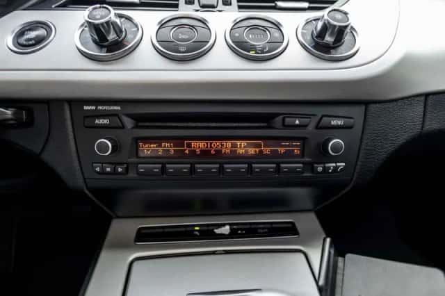 BMW Z4 (2011) thumbnail 26