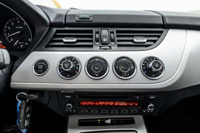 BMW Z4 (2011) thumbnail 27