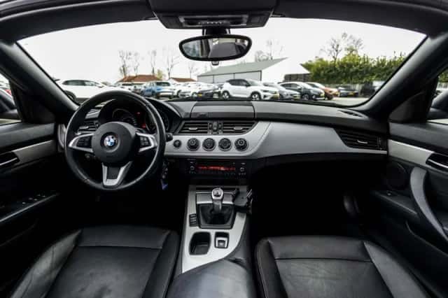 BMW Z4 (2011) thumbnail 28