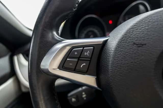 BMW Z4 (2011) thumbnail 29