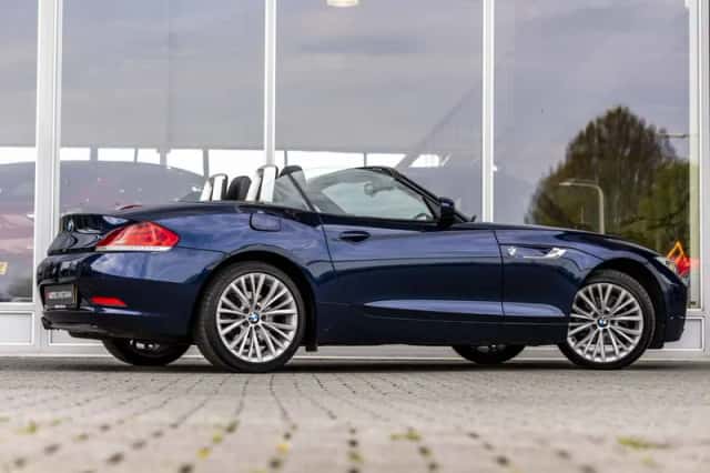 BMW Z4 (2011) thumbnail 38