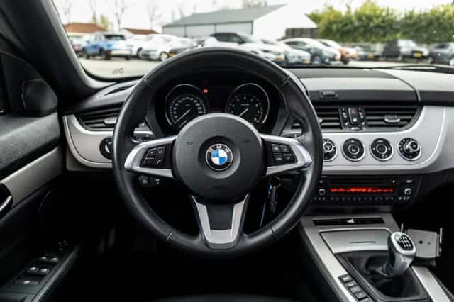 BMW Z4 (2011) thumbnail 43