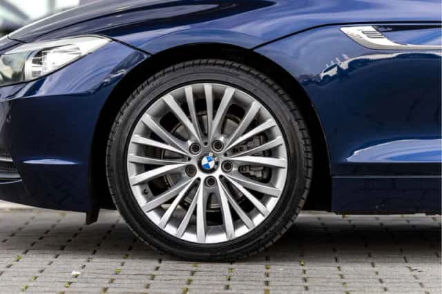 BMW Z4 (2011) thumbnail 54