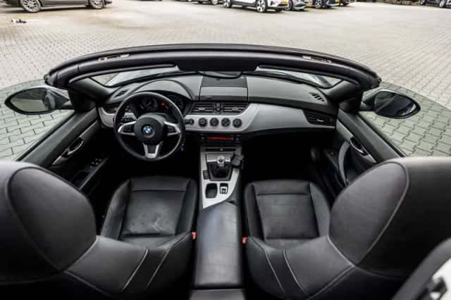 BMW Z4 (2011) thumbnail 57