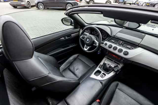 BMW Z4 (2011) thumbnail 59