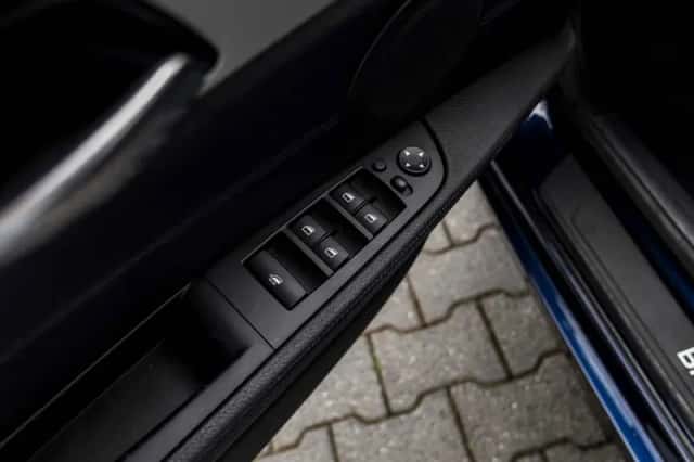 BMW Z4 (2011) thumbnail 60