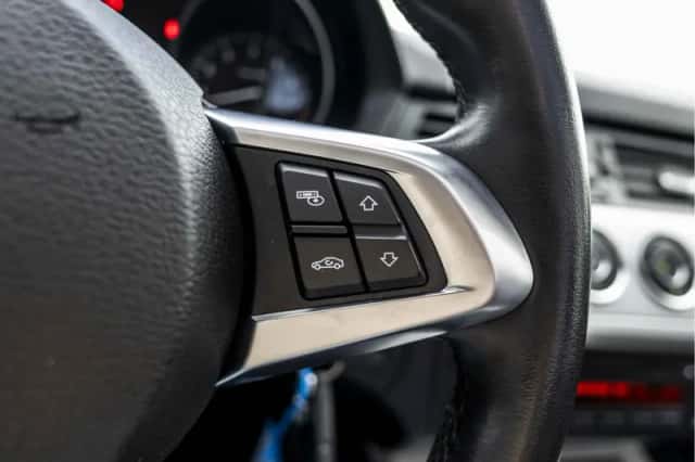 BMW Z4 (2011) thumbnail 65