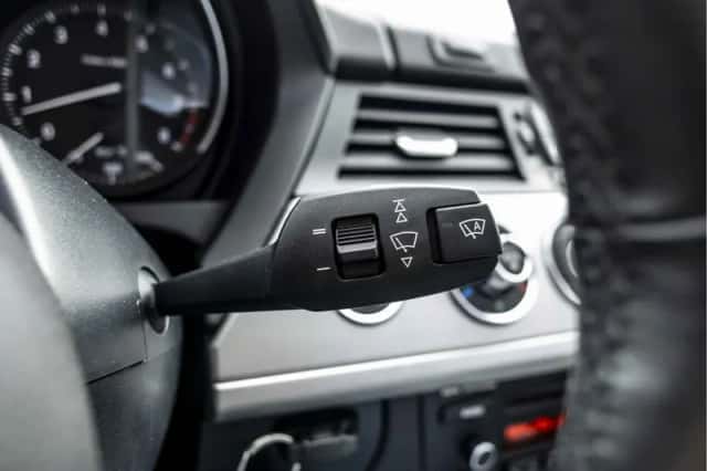 BMW Z4 (2011) thumbnail 68