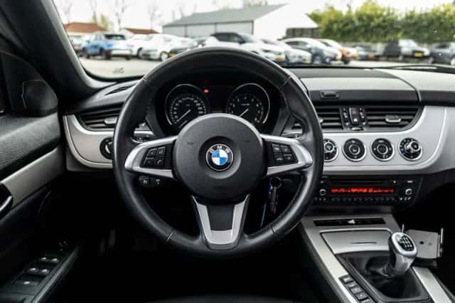 BMW Z4 (2011) thumbnail 8