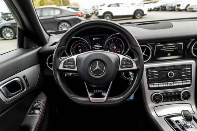 Mercedes-Benz SLC-Klasse (2016) thumbnail 45