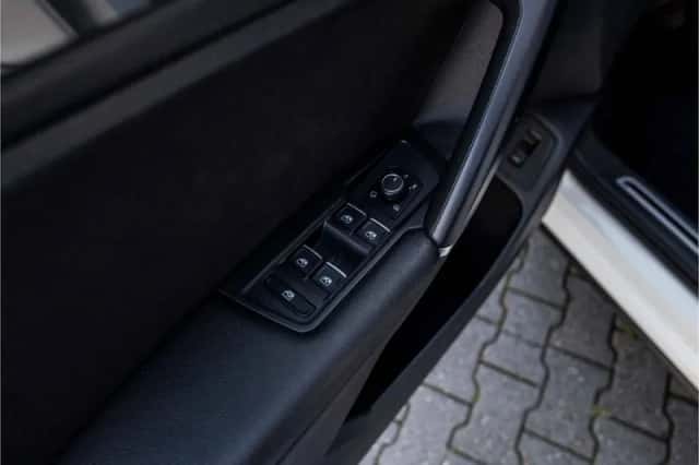 Volkswagen Tiguan (2018) thumbnail 24