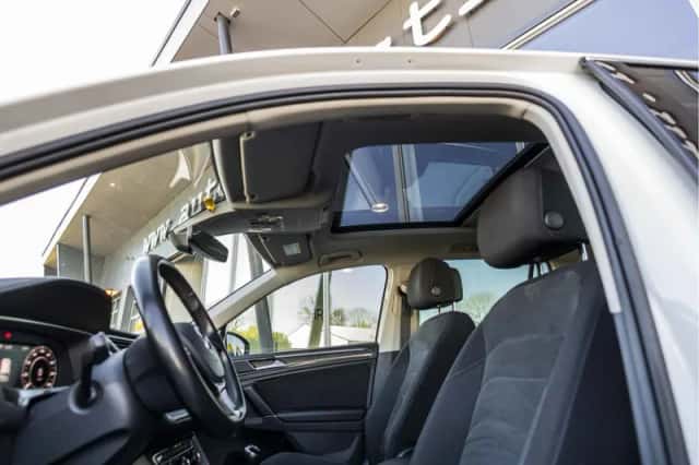 Volkswagen Tiguan (2018) thumbnail 55
