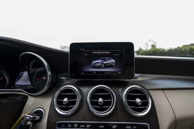 Mercedes-Benz C-Klasse (2016) thumbnail 30