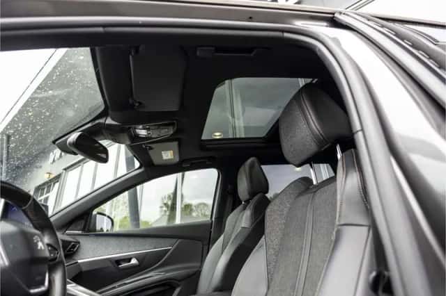 Peugeot 5008 (2018) thumbnail 14