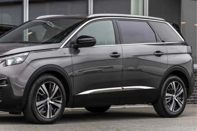 Peugeot 5008 (2018) thumbnail 17