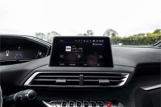 Peugeot 5008 (2018) thumbnail 30