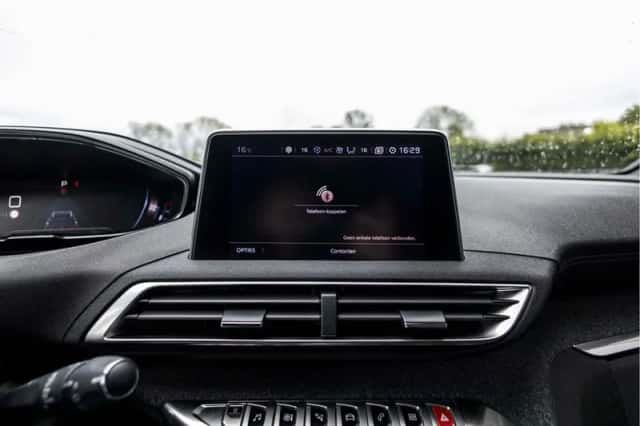Peugeot 5008 (2018) thumbnail 33
