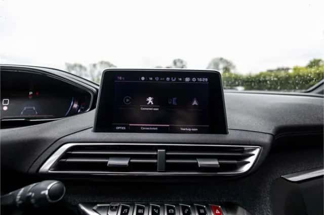 Peugeot 5008 (2018) thumbnail 34