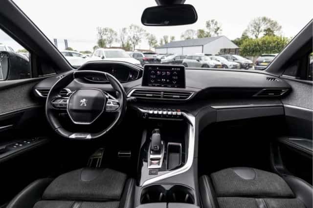 Peugeot 5008 (2018) thumbnail 35