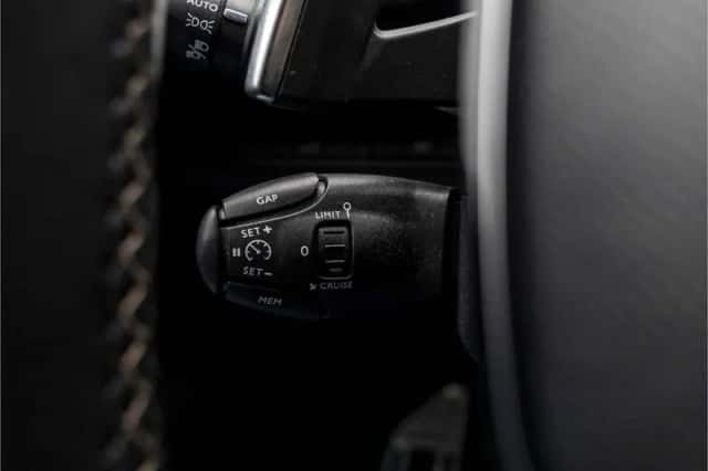 Peugeot 5008 (2018) thumbnail 38