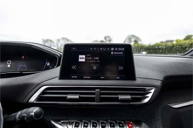 Peugeot 5008 (2018) thumbnail 75