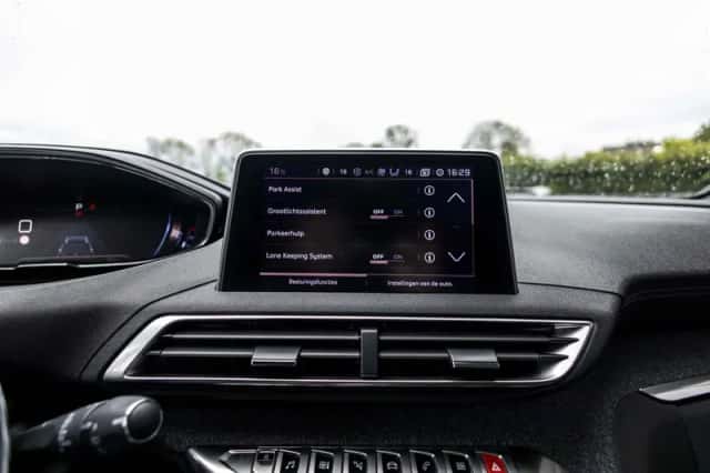 Peugeot 5008 (2018) thumbnail 77