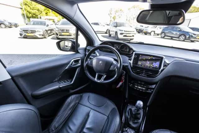 Peugeot 2008 (2017) thumbnail 22