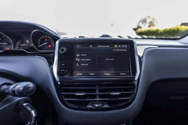 Peugeot 2008 (2017) thumbnail 25