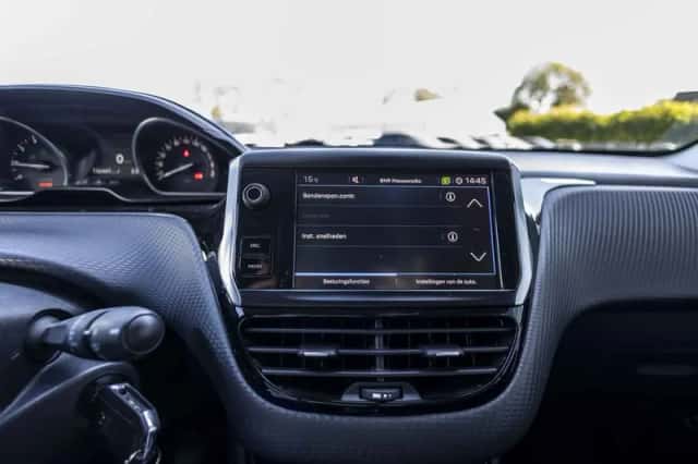 Peugeot 2008 (2017) thumbnail 26