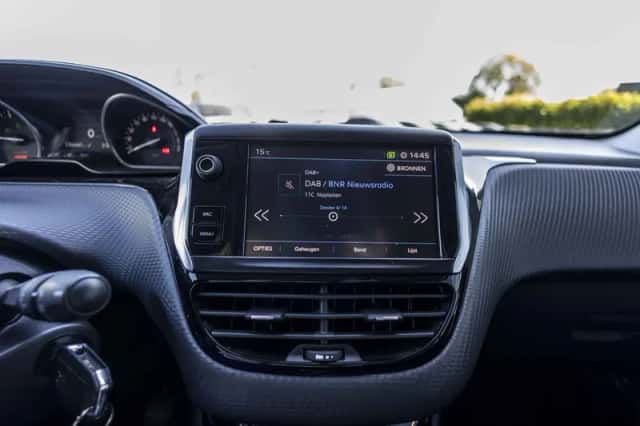 Peugeot 2008 (2017) thumbnail 28