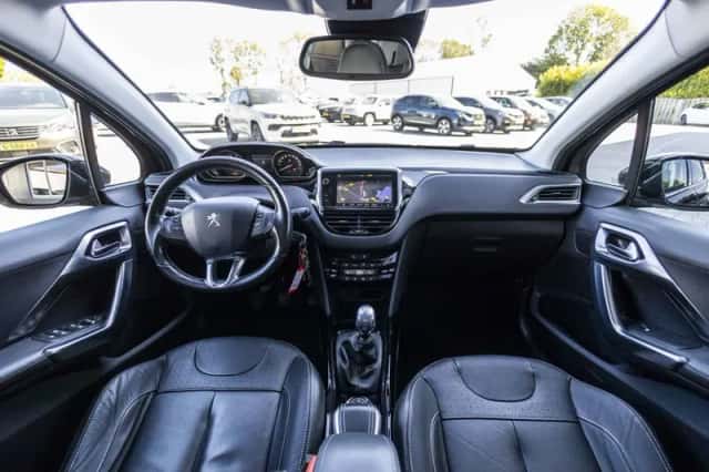 Peugeot 2008 (2017) thumbnail 32