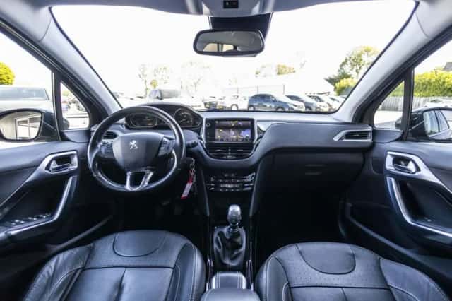 Peugeot 2008 (2017) thumbnail 33