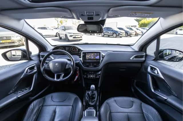 Peugeot 2008 (2017) thumbnail 48