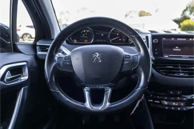 Peugeot 2008 (2017) thumbnail 49