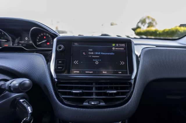 Peugeot 2008 (2017) thumbnail 69