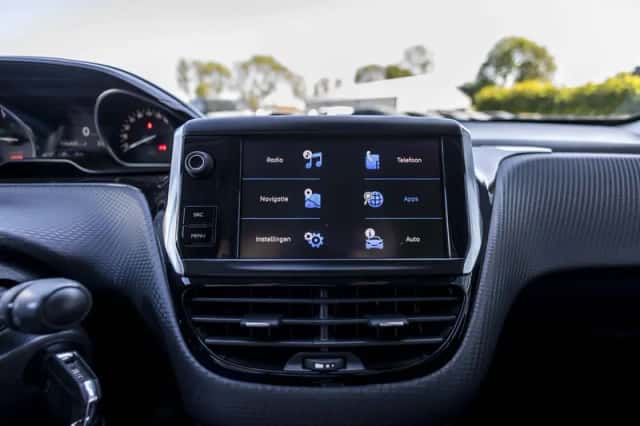 Peugeot 2008 (2017) thumbnail 71